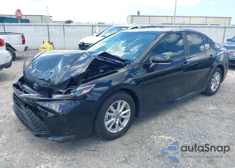 2025 Toyota Camry Le z USA, uszkodzony, nr VIN 4T1DAACK6SU103917